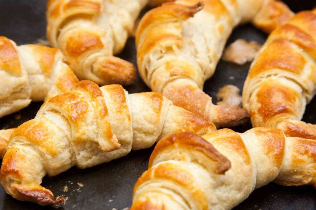 CORNETTI DI SFOGLIA CON LE MELE facili e velocissimi. Pronti in 20 minuti