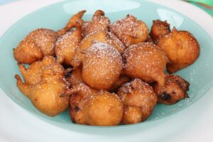 Frittelle al limone: la ricetta dei dolcetti morbidi e golosi per Carnevale